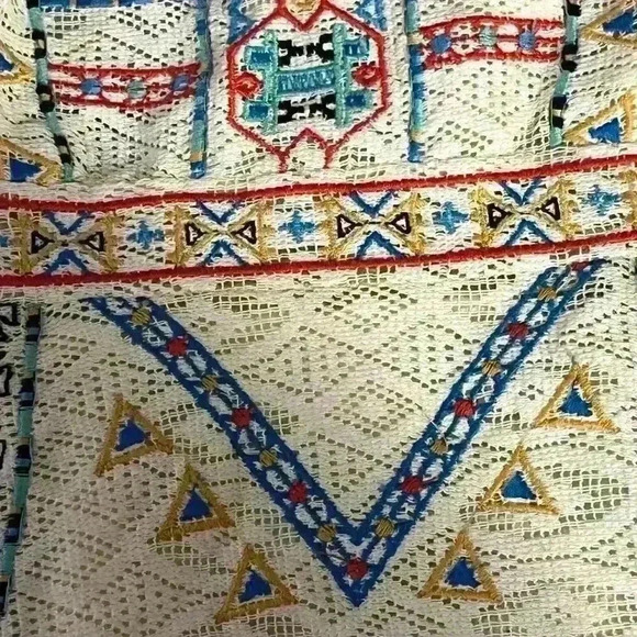 Champagne & Strawberry Sleeveless Embroidered Ivory Dress Size Medium - Picture 13 of 14